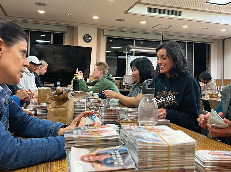 В результате миссионерской поездки в Токио было распространено 750 000 брошюр